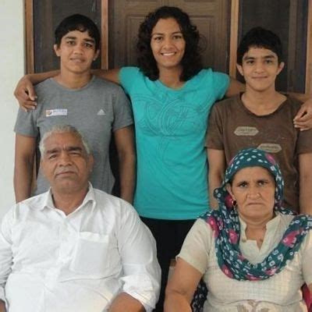 Vinesh Phogat Parents: Father Rajpal Phogat, Mother Prem Lata Phogat, And Siblings